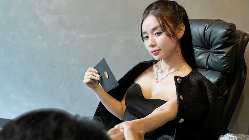 Vợ cũ Hoài Lâm 'nhá hàng' ảnh cưới, hé lộ ngày cả hai chính thức về chung nhà