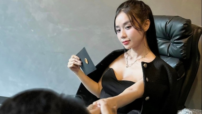 Vợ cũ Hoài Lâm 'nhá hàng' ảnh cưới, hé lộ ngày cả hai chính thức về chung nhà