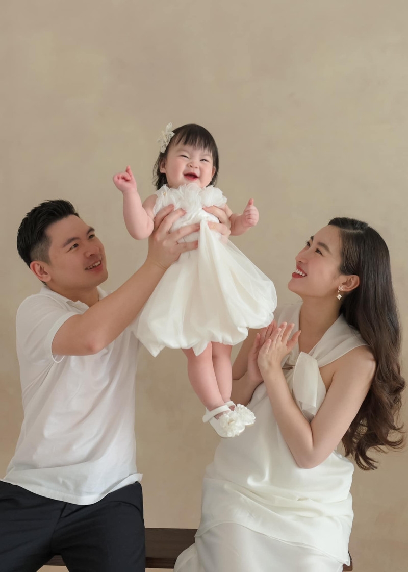 Đỗ Mỹ Linh khoe ảnh con gái, biểu cảm của nhóc tỳ gây sốt mạng xã hội