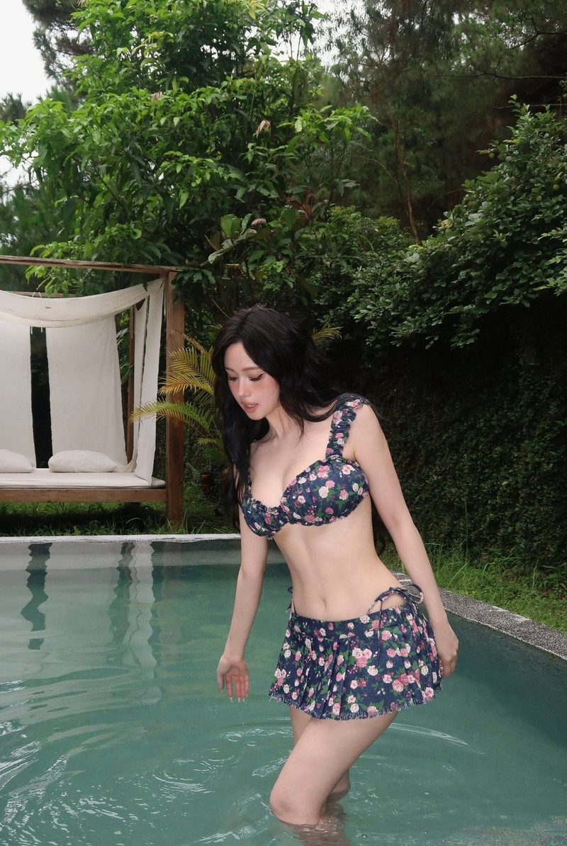 Diện bikini cực cháy, Tâm Tít tự tin vòng eo siêu thực dù đã qua hai lần sinh nở