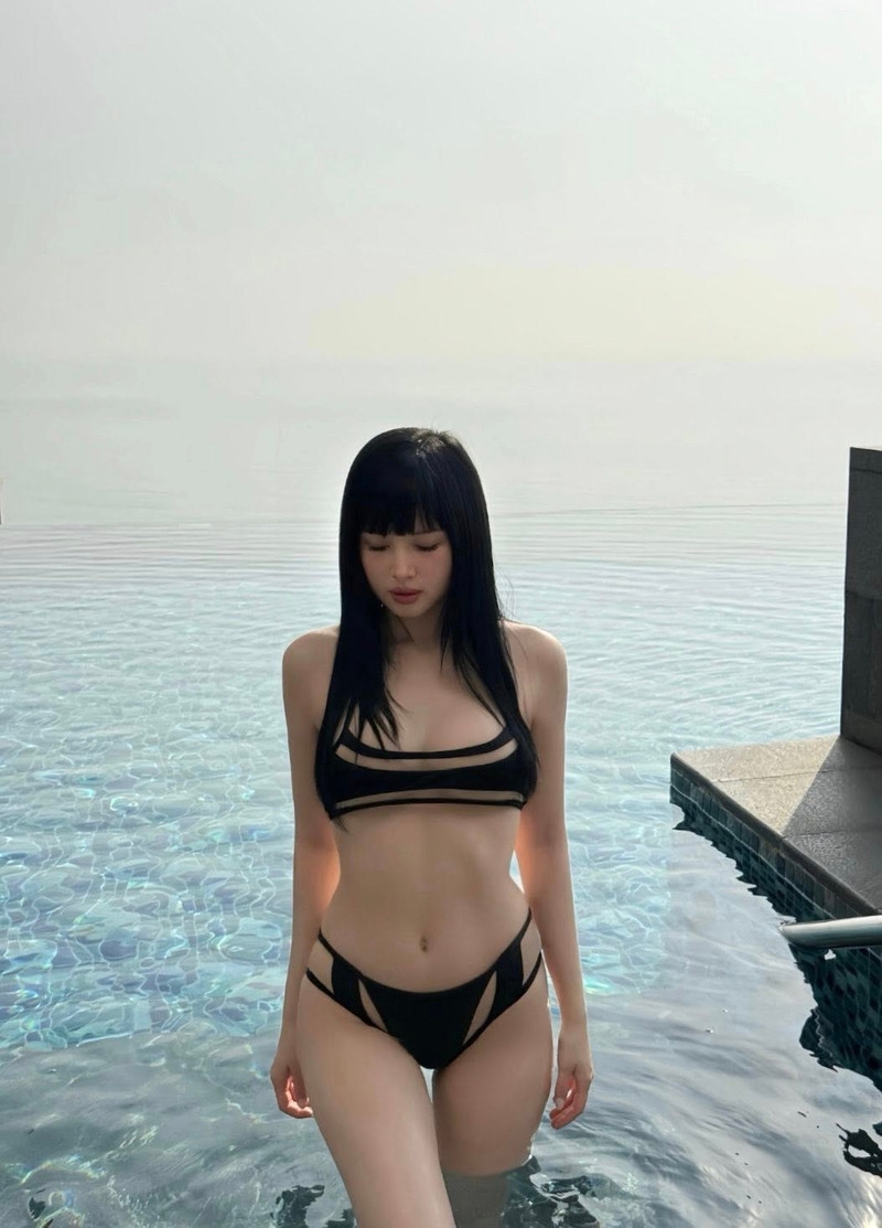 Diện bikini cực cháy, Tâm Tít tự tin vòng eo siêu thực dù đã qua hai lần sinh nở