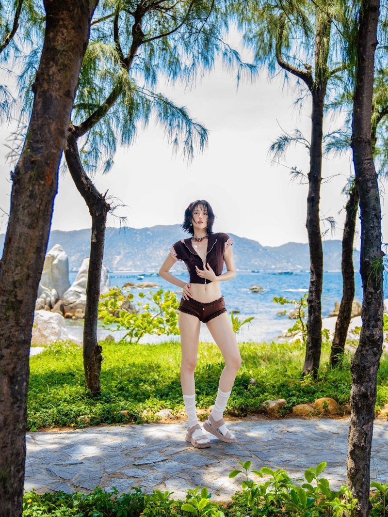 Ngọc Trinh gây sốt với cách phối bikini sáng tạo