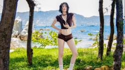 Ngọc Trinh gây sốt với cách phối bikini sáng tạo