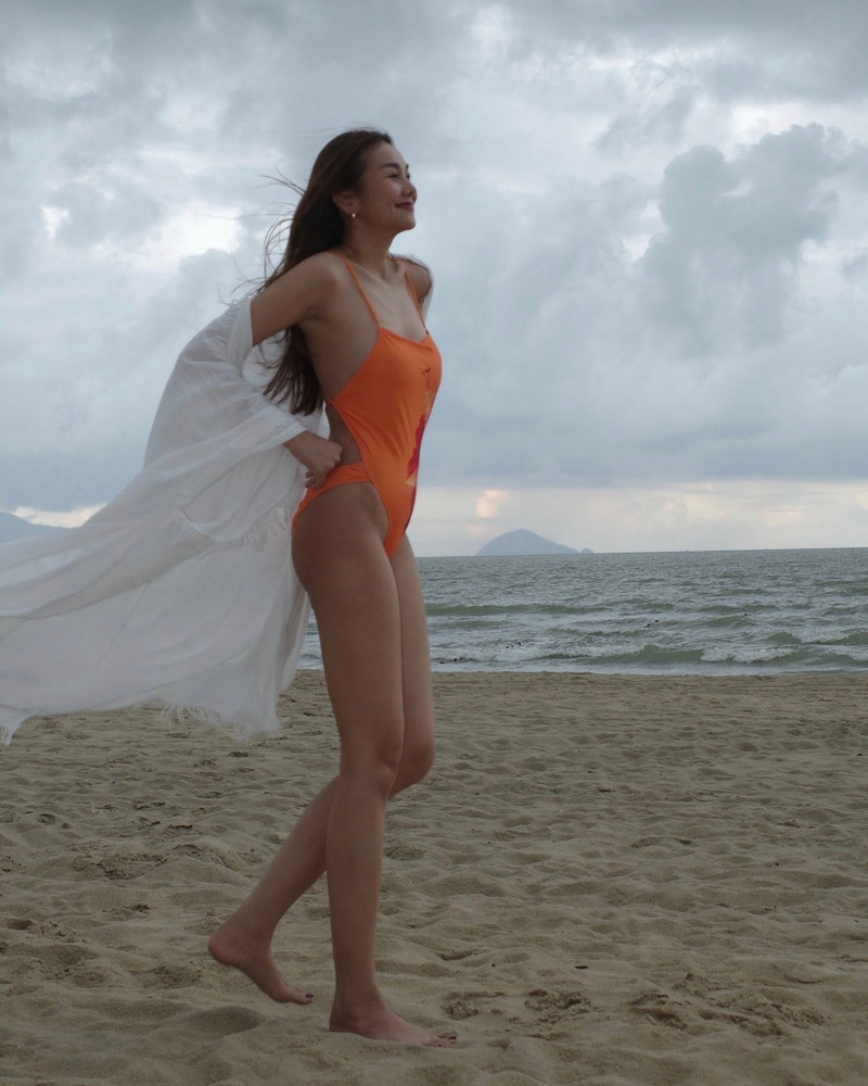 Siêu mẫu Thanh Hằng, Hoa hậu Khánh Vân cùng dàn người đẹp đọ dáng bikini cực 'cháy'