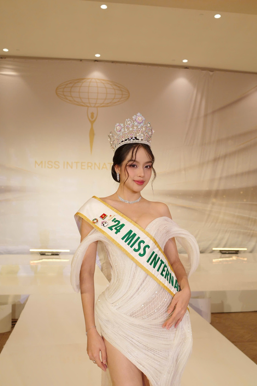 Hoa hậu Thanh Thủy tỏa sáng tại Chung kết Miss US International