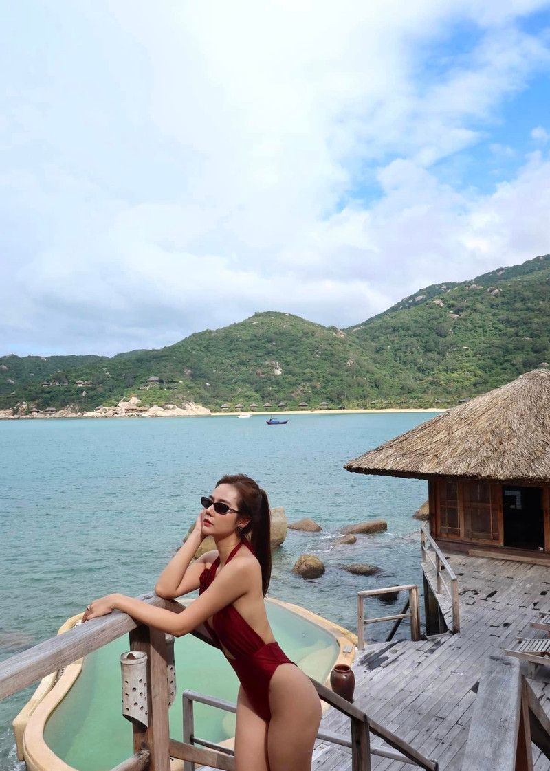 Huyền Lizzie diện bikini khoe vóc dáng nóng bỏng ở tuổi U40 Huyền Lizzie diện bikini khoe vóc dáng nóng bỏng ở tuổi U40