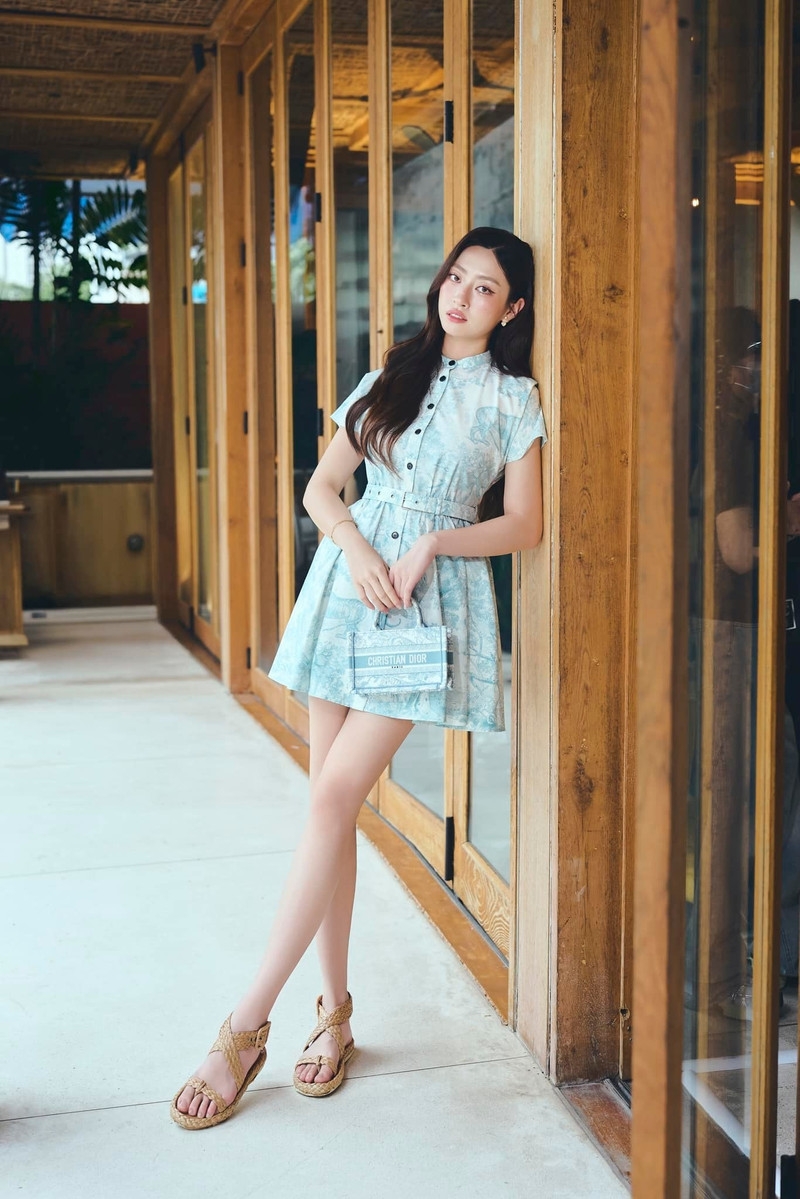 Hoa hậu Lương Thùy Linh đẹp ma mị trong loạt ảnh mới