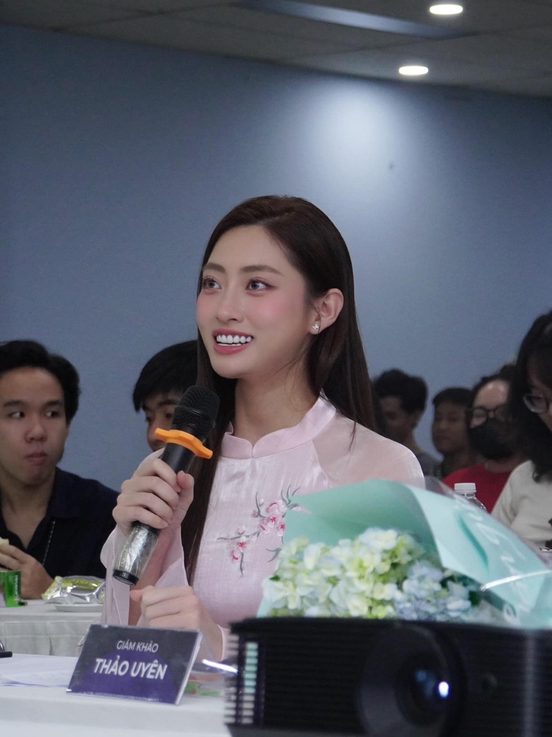 Hoa hậu Lương Thùy Linh đẹp ma mị trong loạt ảnh mới