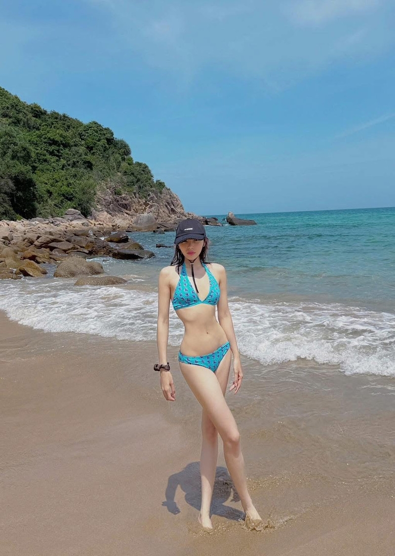 Kỳ Duyên diện bikini khoe vòng eo 'không tưởng'