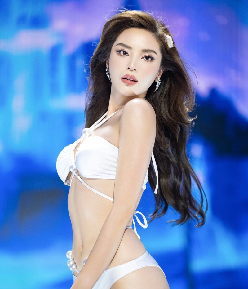 Kỳ Duyên diện bikini khoe vòng eo 'không tưởng'
