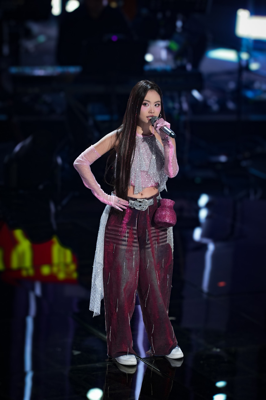 Phương Mỹ Chi mang rap Việt lên sân khấu quốc tế trong hình tượng cô Tấm