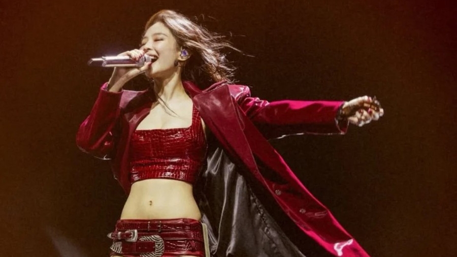 Vượt Lady Gaga, Jennie (BLACKPINK) lập kỷ lục chưa từng có trong lịch sử Kpop