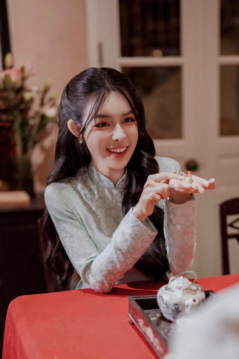 Bạn gái hậu vệ Văn Thanh tung loạt ảnh cưới đậm chất truyền thống