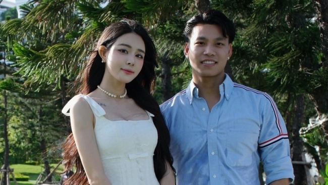 Bạn gái hậu vệ Văn Thanh tung loạt ảnh cưới đậm chất truyền thống