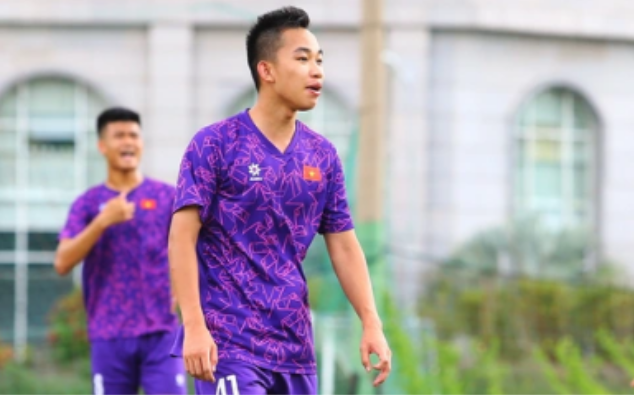 CLB Hải Phòng thử việc tiền vệ Việt kiều 19 tuổi
