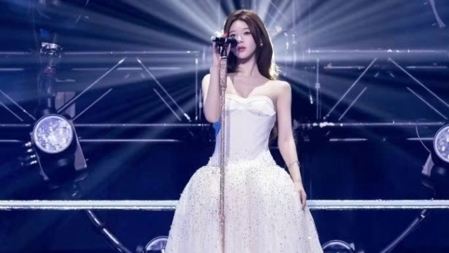Triệu Lộ Tư gây 'bão' tranh luận với concert hơn 1 tỷ lượt xem