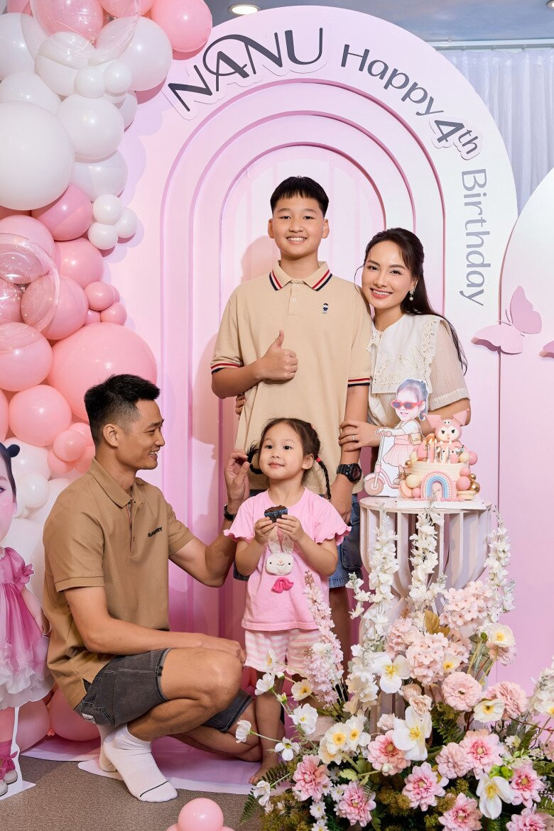 Diễn viên Bảo Thanh trải lòng về hành trình làm mẹ tuổi 20 và quý tử 15 tuổi cao lớn