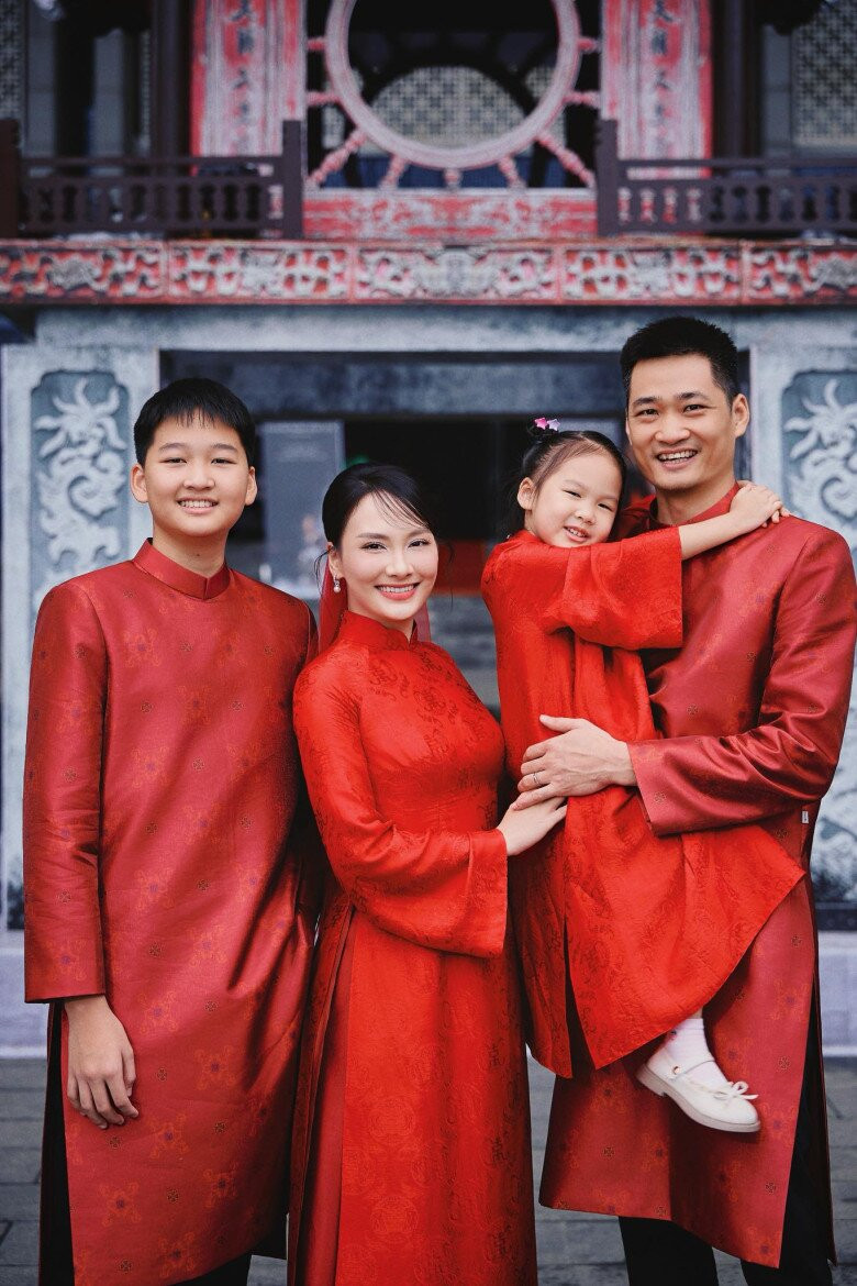 Diễn viên Bảo Thanh trải lòng về hành trình làm mẹ tuổi 20 và quý tử 15 tuổi cao lớn