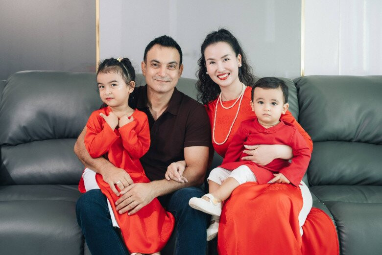 Võ Hạ Trâm chia sẻ tính cách trái ngược của hai con lai Ấn Độ Moon và Milo Võ Hạ Trâm chia sẻ tính cách trái ngược của hai con lai Ấn Độ Moon và Milo