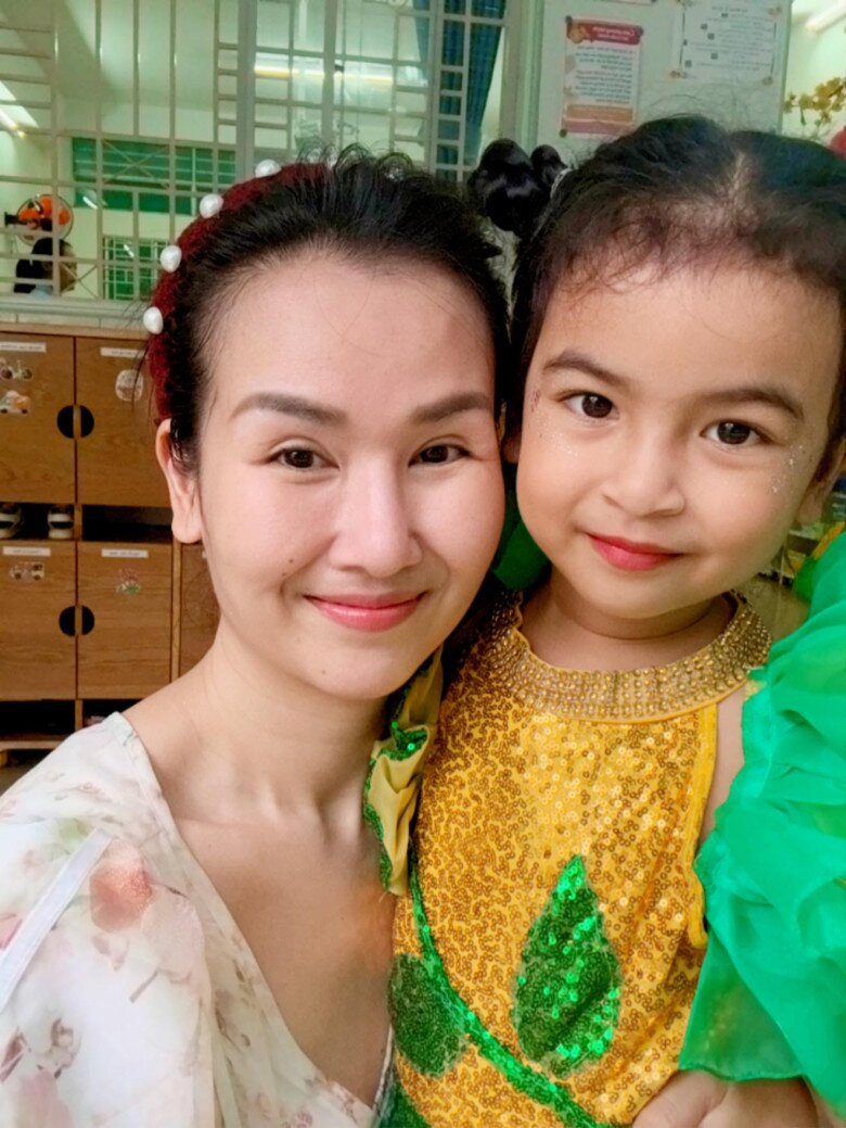 Võ Hạ Trâm chia sẻ tính cách trái ngược của hai con lai Ấn Độ Moon và Milo Võ Hạ Trâm chia sẻ tính cách trái ngược của hai con lai Ấn Độ Moon và Milo