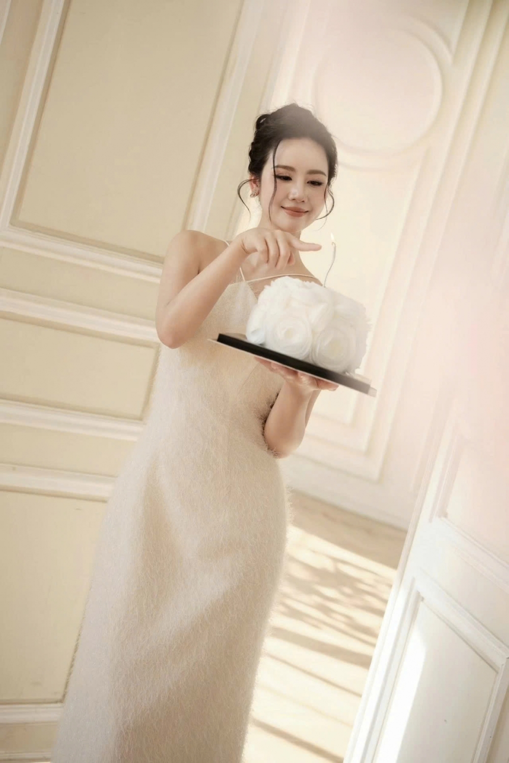 Nhan sắc ngọt ngào của diễn viên Phan Minh Huyền