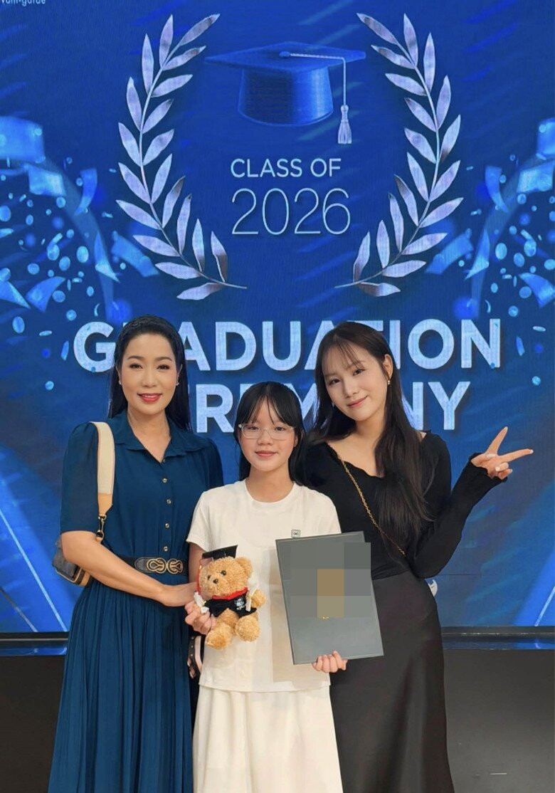 Con trai ca sĩ Đăng Khôi và ái nữ NSND Trịnh Kim Chi rạng rỡ tốt nghiệp tiểu học