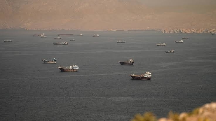 Hai tàu chở dầu phát nổ khi qua Hormuz, Mỹ - Iran thêm căng thẳng