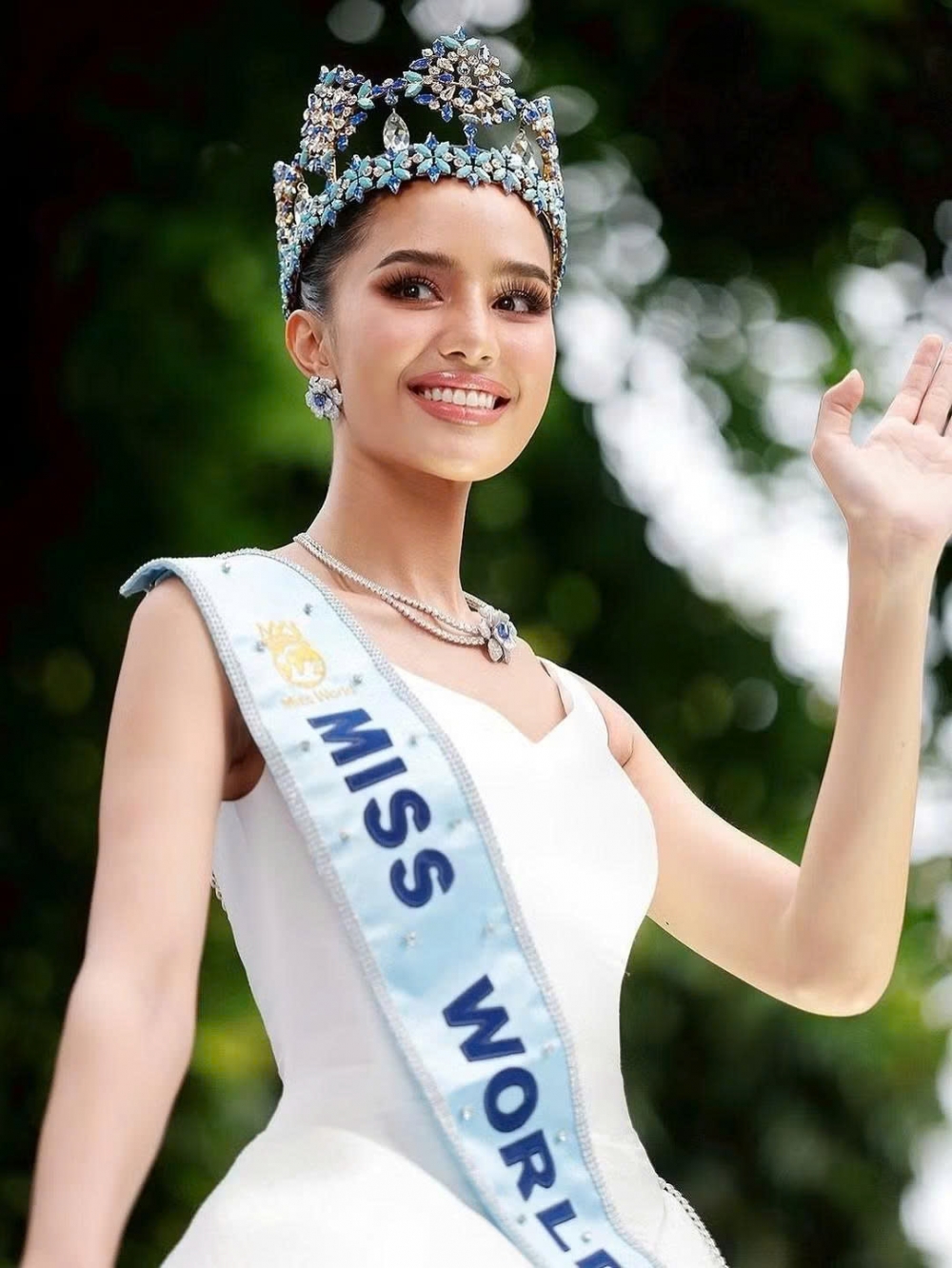 Opal Suchata ghi dấu thế nào trước ngày trao lại vương miện Miss World?
