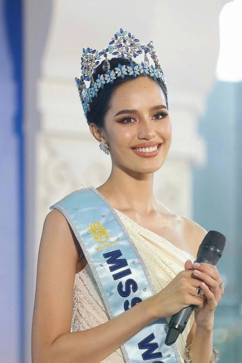 Opal Suchata ghi dấu thế nào trước ngày trao lại vương miện Miss World?