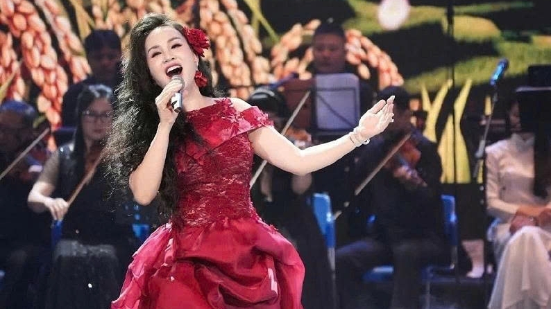 Ca sĩ Nguyễn Khánh Ly song ca cùng NSND Quang Thọ, tạo dấu ấn trong đêm nhạc tri ân