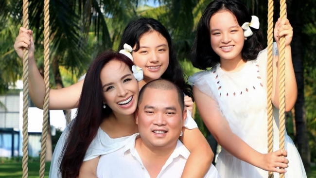 Gia đình người mẫu Thúy Hạnh "mắc kẹt" ở đảo Phú Quốc nhưng vẫn lạc quan