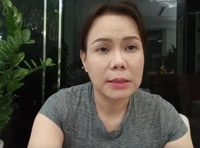 Việt Hương 'rớt nước mắt' vì bị soi mói chuyện từ thiện: 'Tôi buồn lắm'