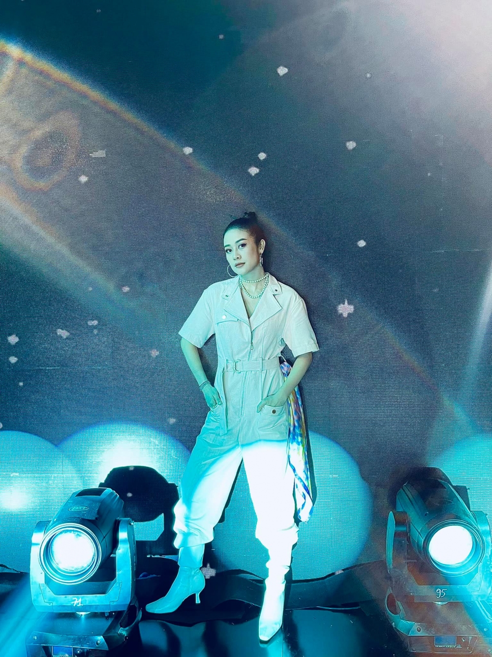 Style cá tính đậm chất highfashion của MC Phí Linh trở thành linh hồn của The Heroes