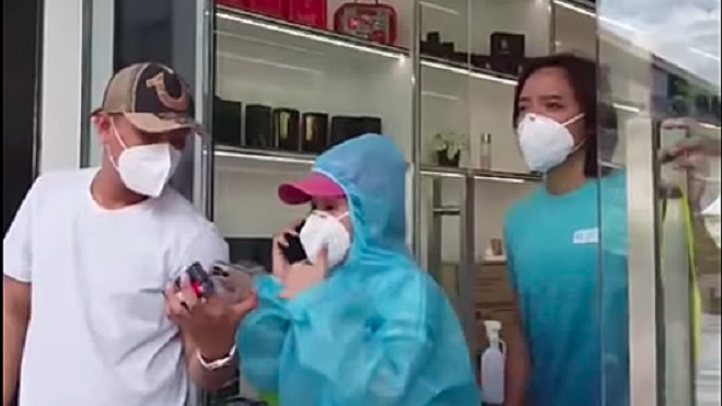 Một thanh niên đến tận nhà Việt Hương xin ô-xy cho cha bị bệnh nặng, nữ nghệ sĩ có phản ứng gây bất ngờ