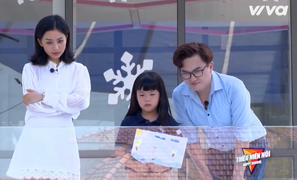 Phi Nhung từng bật khóc trên truyền hình: 'Vừa làm cha làm mẹ, không nghiêm khắc sao các con giỏi'
