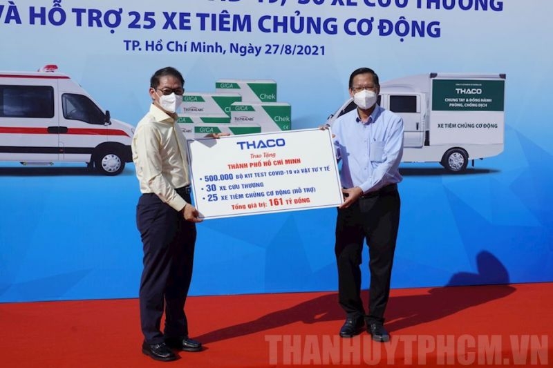 THACO trao tặng nhiều phương tiện, trang thiết bị vật tư y tế cho TP.HCM chống dịch covid-19.