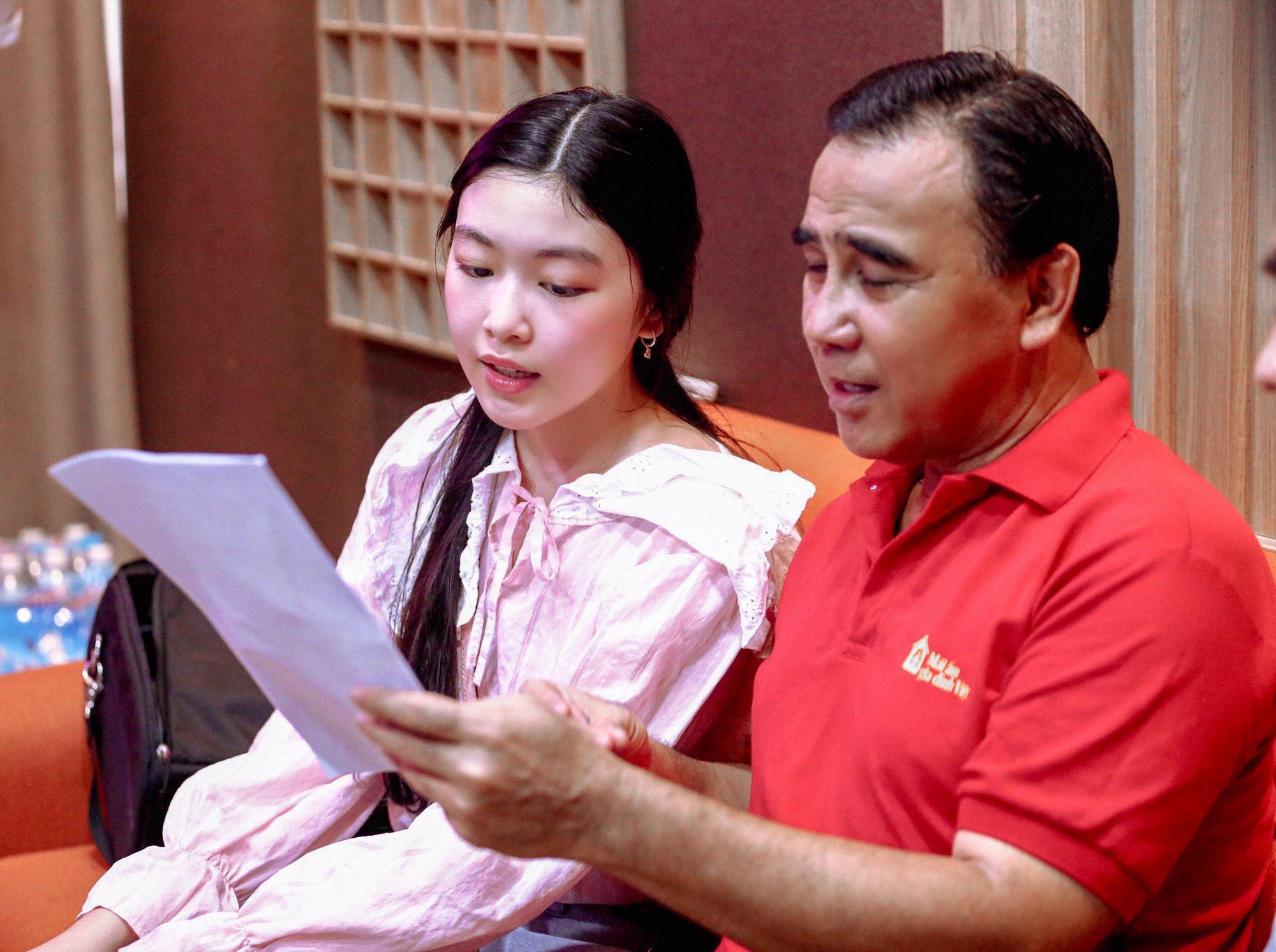 Quyền Linh nói gì về thông tin cho con gái đi làm ca sĩ?