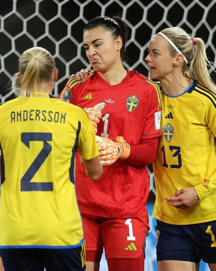Thua phạt đền, Mỹ lần đầu bị loại ở World Cup nữ