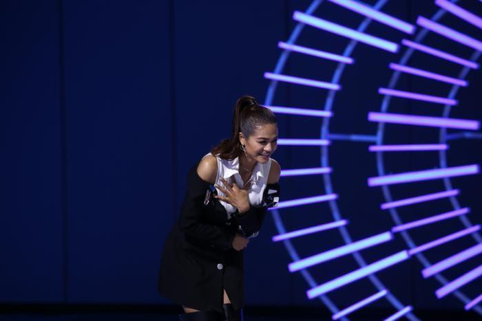 Hoa hậu Ngọc Châu xuất hiện tại Vietnam Idol, sự thật ra sao?