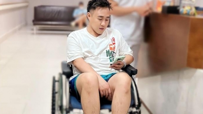 Trung Quân Idol nhập viện vì gãy xương sườn