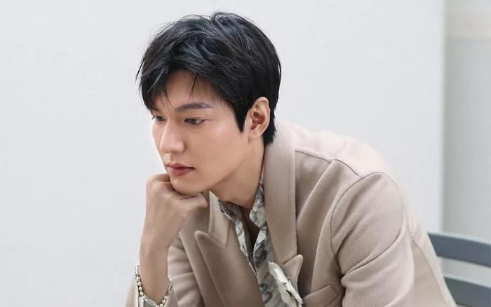 Từng sở hữu visual "vô thực", Lee Min Ho lộ ảnh phát tướng trông thấy