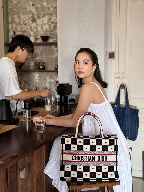 Ngọc Trinh thay đổi thế nào sau án phạt? Ngọc Trinh thay đổi thế nào sau án phạt?