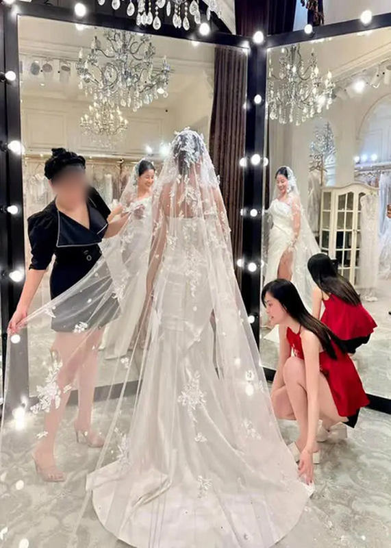 Đoàn Di Băng giàu “khủng”, nhiều lần “vung tiền” gây sốc Đoàn Di Băng giàu “khủng”, nhiều lần “vung tiền” gây sốc