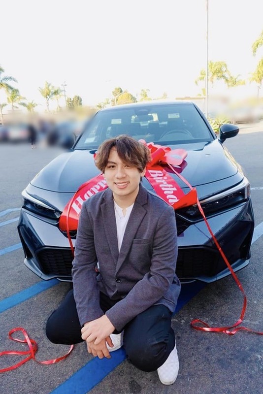 Bằng Kiều tặng xe hơi cho con trai thứ 2 Bằng Kiều tặng xe hơi cho con trai thứ 2