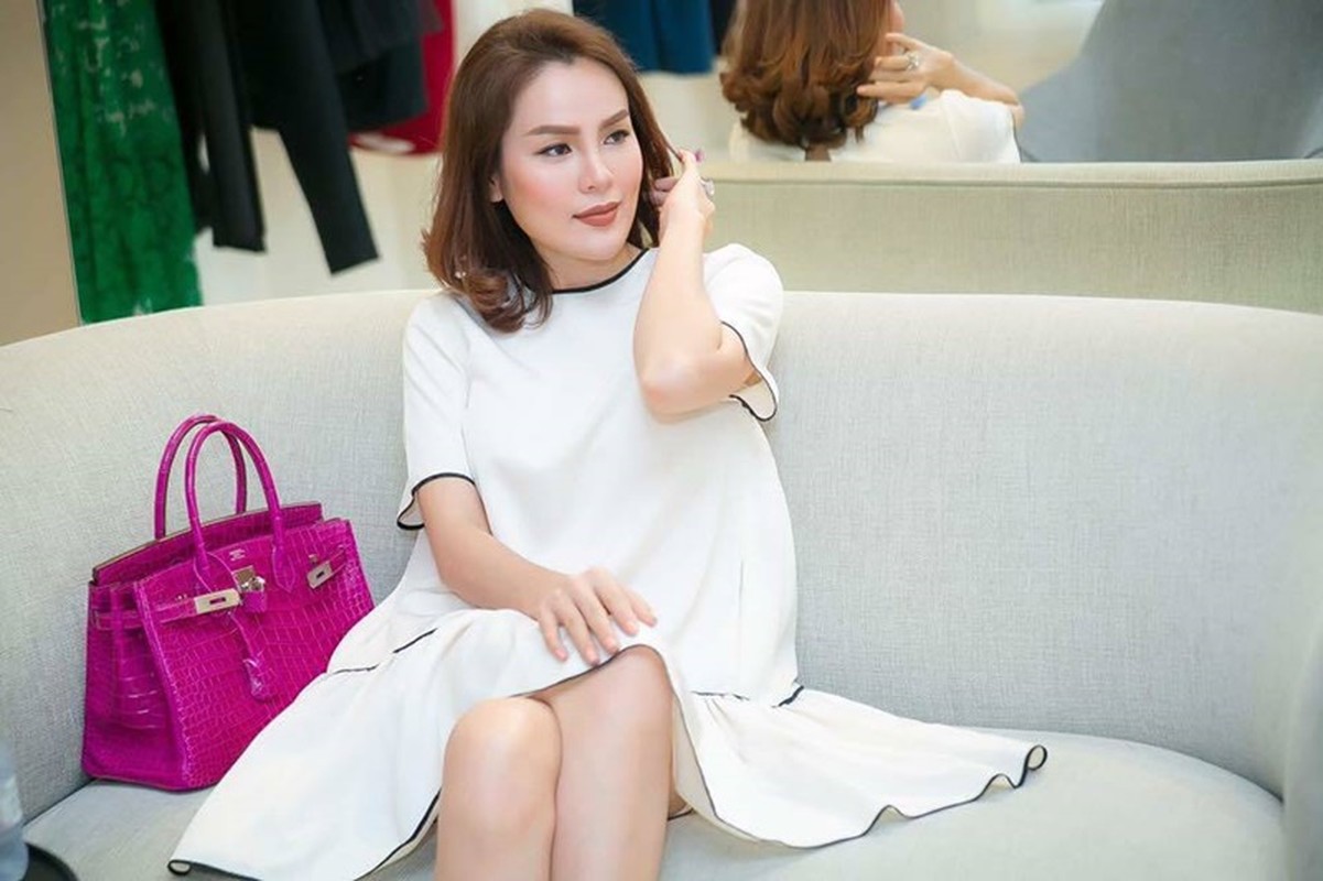 Phương Lê trả lại vương miện sau khi bị xử phạt Phương Lê trả lại vương miện sau khi bị xử phạt