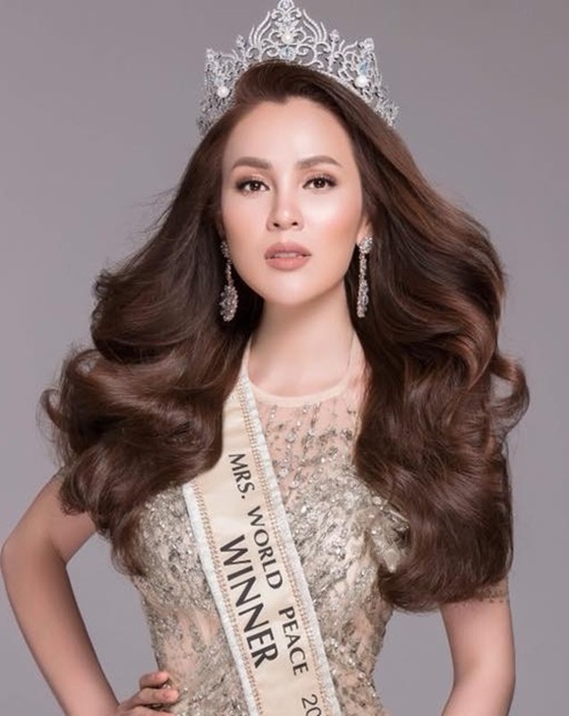 Phương Lê trả lại vương miện sau khi bị xử phạt Phương Lê trả lại vương miện sau khi bị xử phạt
