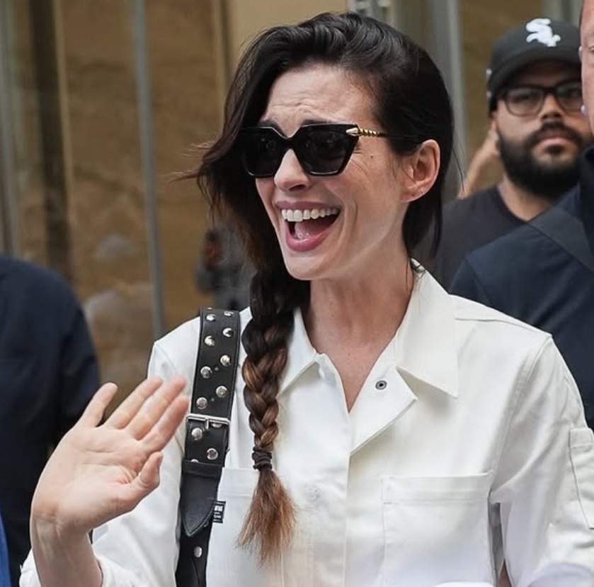 Nhan sắc của Anne Hathaway trên phim và ngoài đời thực