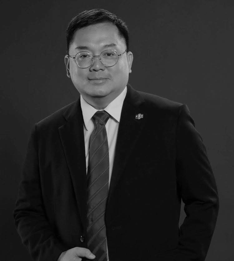 Sao Việt bàng hoàng tiễn biệt ông Hoàng Nam Tiến
