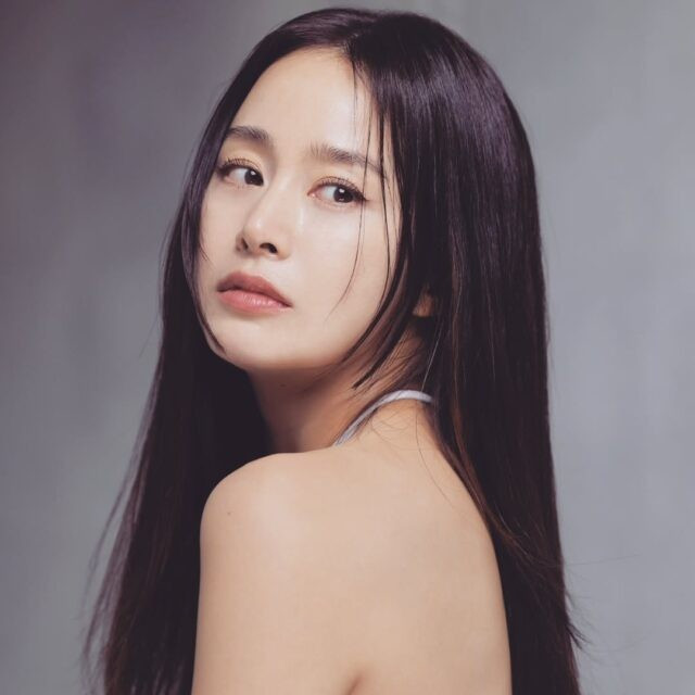 Ra mắt phim tại Hollywood, nhan sắc "nữ thần quốc dân" Kim Tae Hee gây tranh cãi