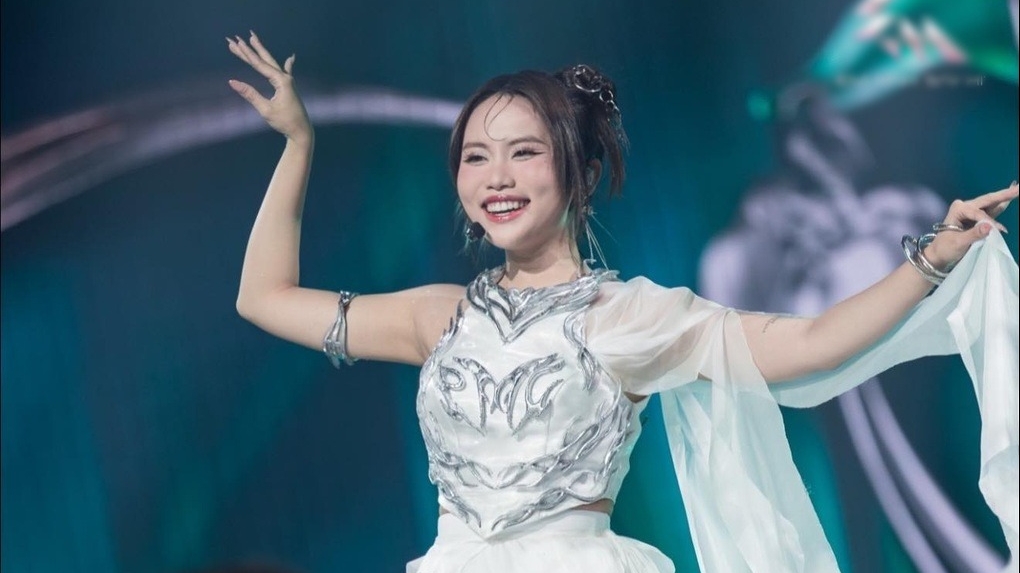 Phương Mỹ Chi gây bất ngờ với thu nhập từ YouTube